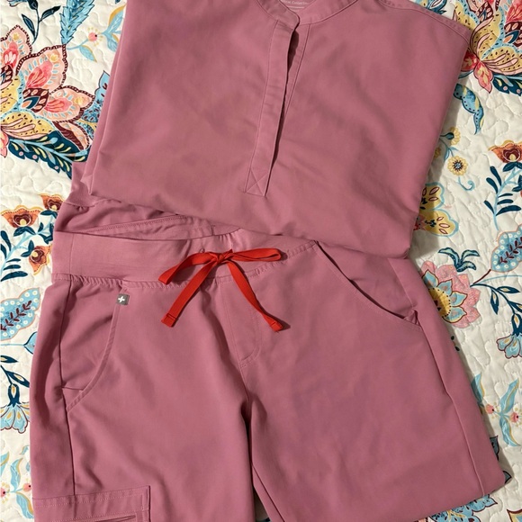 Figs chalk pink scrub set - Picture 1 of 5